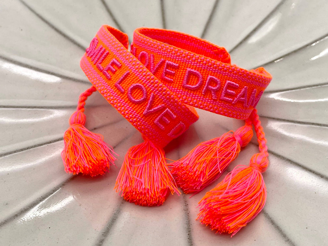 SMILE LOVE DREAM Statement Armband gewebt, bestickt 