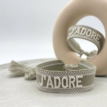 Lade das Bild in den Galerie-Viewer, J&#39;ADORE Statement Armband gewebt, bestickt
