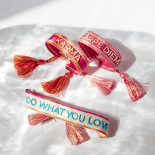 Lade das Bild in den Galerie-Viewer, Do what you love Statement Armband
